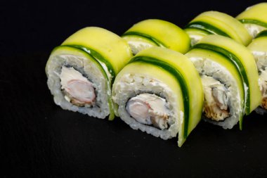 Karides ile Japon soğuk rulo