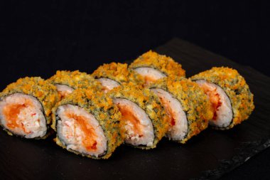 Japon sıcak tempura rulo ile balık
