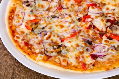 Sığır eti peynir ve soğan pizza