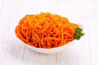 Kabın içinde çekilen havuç yığın