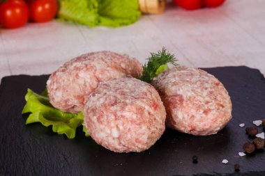 Çiğ Domuz pirzola - kıyılmış et