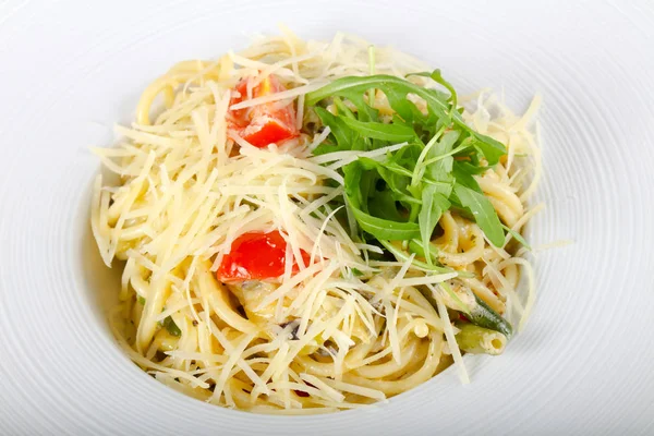 Pasta Con Rúcula Servida Con Champiñones —  Fotos de Stock