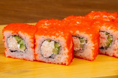 Lezzetli California sushi roll seti