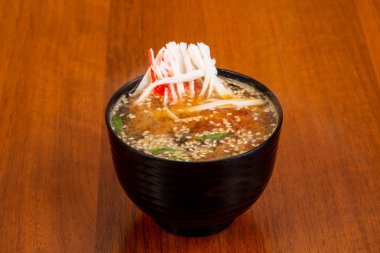 Yengeç eti ile Japon Miso çorbası