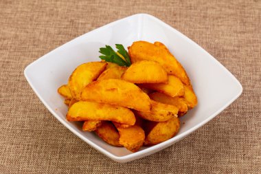 Kızarmış patates maydanoz hizmet Fransız