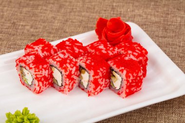 Karides ile Japon geleneksel rulo