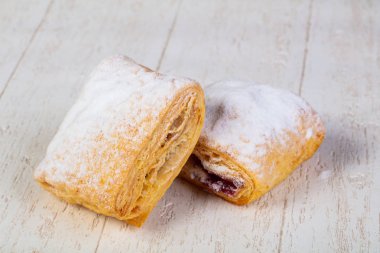 Tatlı tastu topuz reçel ile