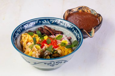 Sos ve otlar ile Yengeç poke