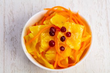 Cranberrys iştah açıcı turşusu salatası