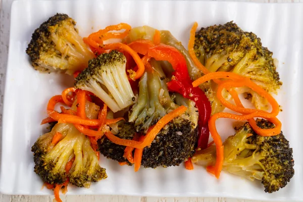 Välsmakande Syrad Sallad Med Broccoli Morot Och Paprika — Stockfoto