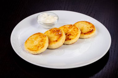 ekşi krema ile lezzetli cheesecakes