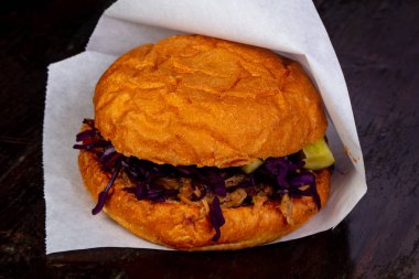 Burger çekti domuz eti ve lahana