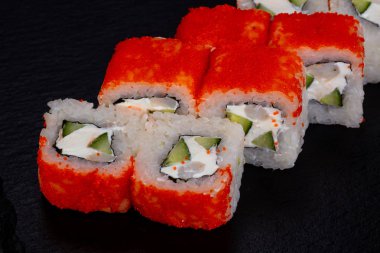 Yengeç eti ile Japon rulo