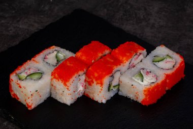 Yengeç eti ile Japon rulo