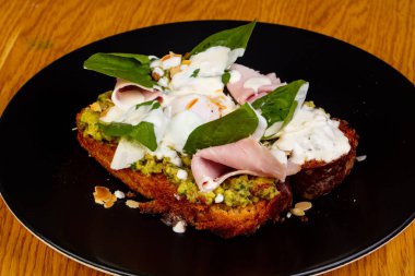 Jambon ve Peynirli börek