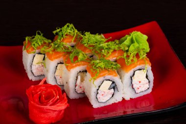 Japon geleneksel rulo somon ile