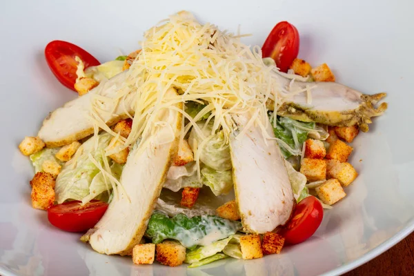 Lezzetli ceasar Salata tavuk