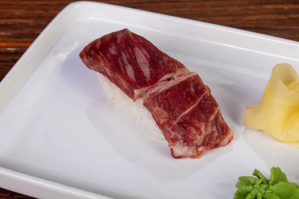 Japanse Koude Sushi Met Rundvlees — Stockfoto