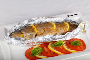 Domates ve Kenneth'in kızarmış alabalık