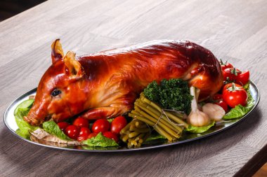 Izgara genç domuz - domuz eti