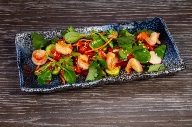 Karides lezzetli Tay salatası