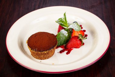 Brownie kek çilek ve nane