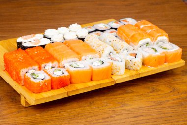 Lezzetli çeşitli Philadelphia sushi seti rulo