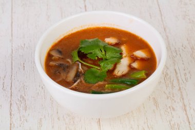 Tom yam tavuk çorbası