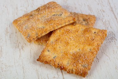Şekerle kaplı lezzetli kraker kurabiye