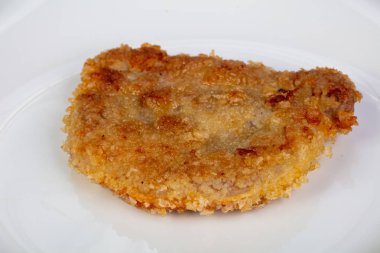 Kavrulmuş domuz şnitzel plaka