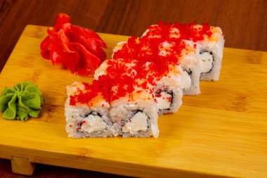 Karides ve yumuşak peynir rulo