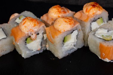 Japon geleneksel rulo somon ile