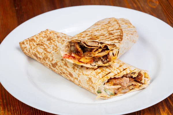 Doner Kebab Med Kött Och Grönsaker — Stockfoto