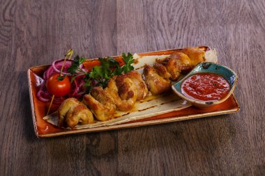 Domates soslu tavuk şiş