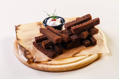 Siyah sarımsak ekmek snack