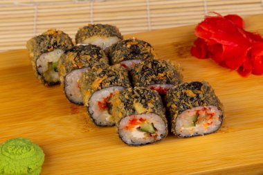 Lezzetli kızarmış tempura rulo ile yılan balığı