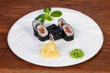 Ton balığı ile Japon Maki rulo
