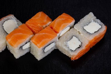 Japon geleneksel rulo somon ile