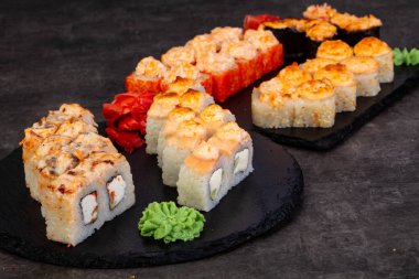 Japon Suşi ile çeşitli madde ayarla