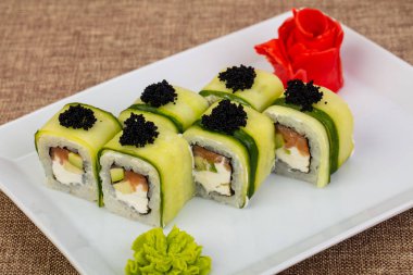 Japon soğuk geleneksel somon roll
