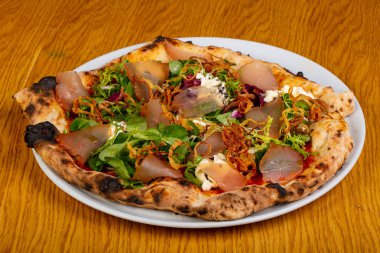 Hamon ve buratta pizza