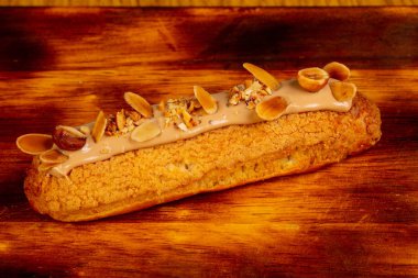 Tatlı lezzetli pasta krema ile 