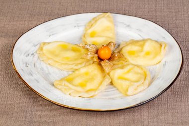 Ukraynalı vejetaryen dumpligs - haşlanmış Vareniki