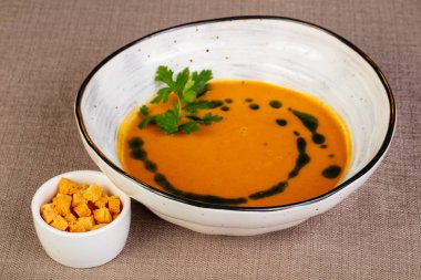 Croutoons krem kabak çorbası