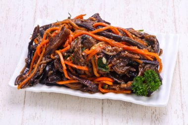 Kabın içinde turşu turşusu patlıcan