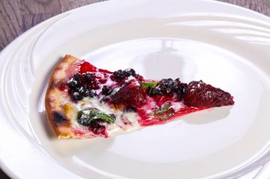 Meyve vegetarin pizza çocuklar için