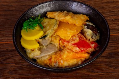 Vegan sebze tempura chukka ile