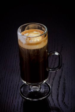 Lezzetli bardak buzlu kahve