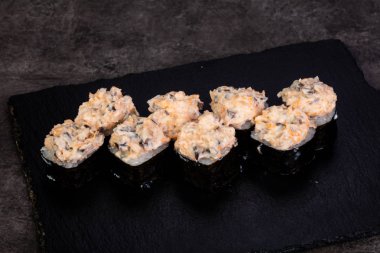 Yengeç eti ile Japon rulo