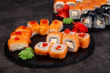 Japon Suşi ile çeşitli madde ayarla